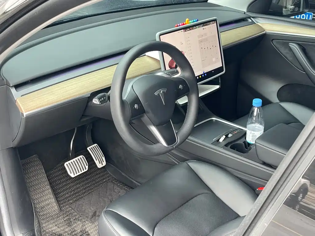 Tesla Model Y 2023 — фото 12