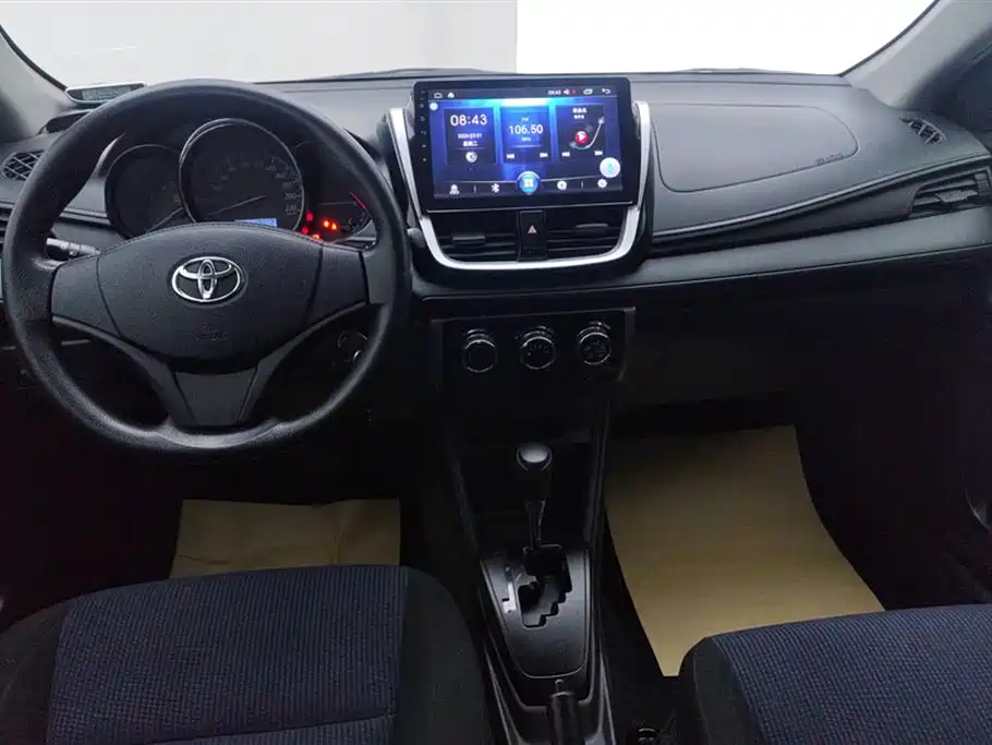 Toyota Yaris L 2017 — фото 12