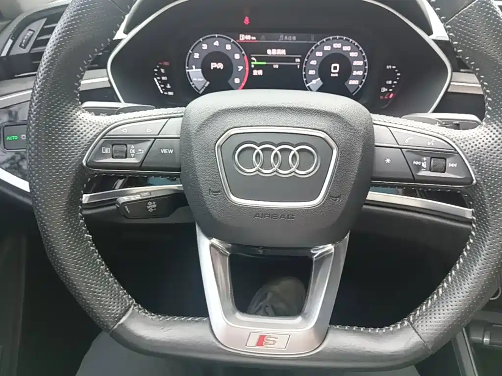 Audi Q3 Sportback 2021 — фото 11
