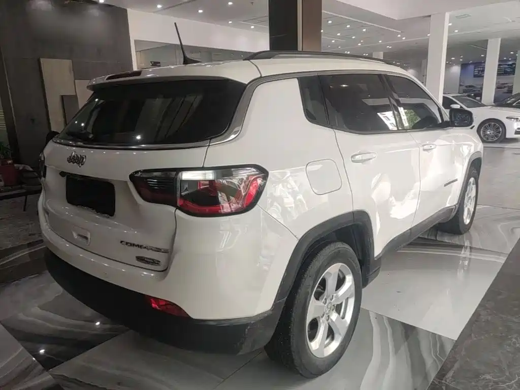 Jeep Compass 2017 — фото 7