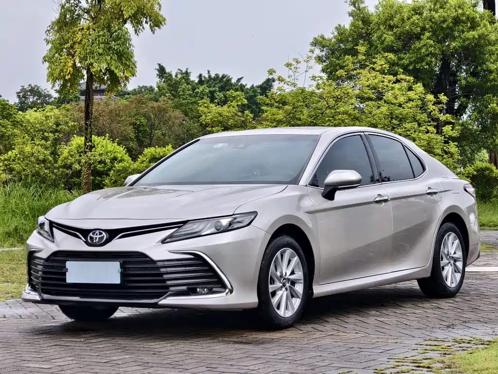 Toyota Camry 2022 — фото 1