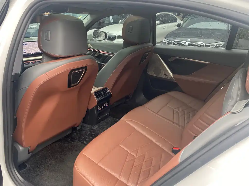 BMW i5 2024 — фото 10
