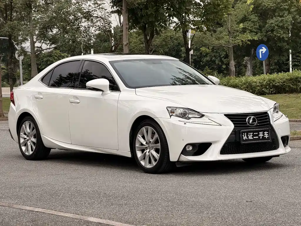 Lexus IS 2015 — фото 3