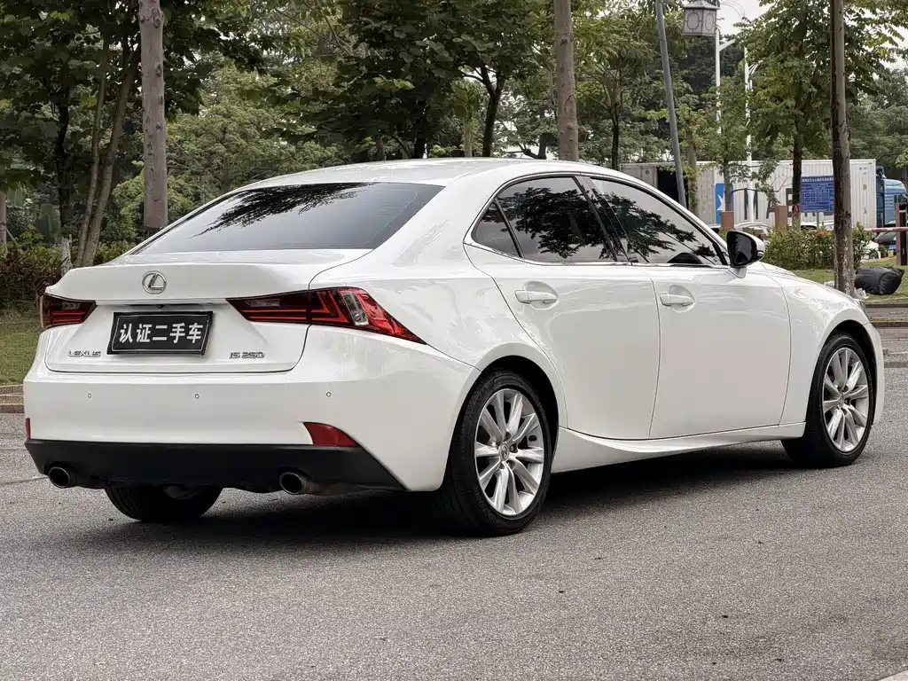 Lexus IS 2015 — фото 7