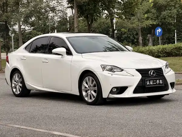 Lexus IS 2015