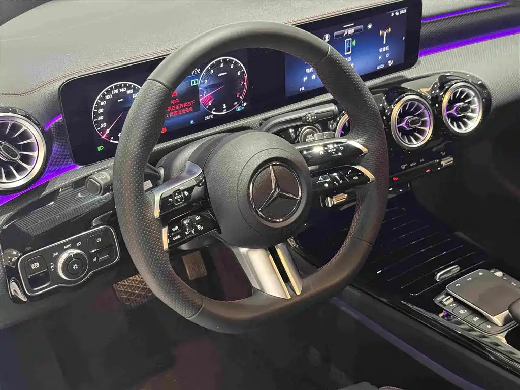Mercedes-Benz A-Class 2024 — фото 14