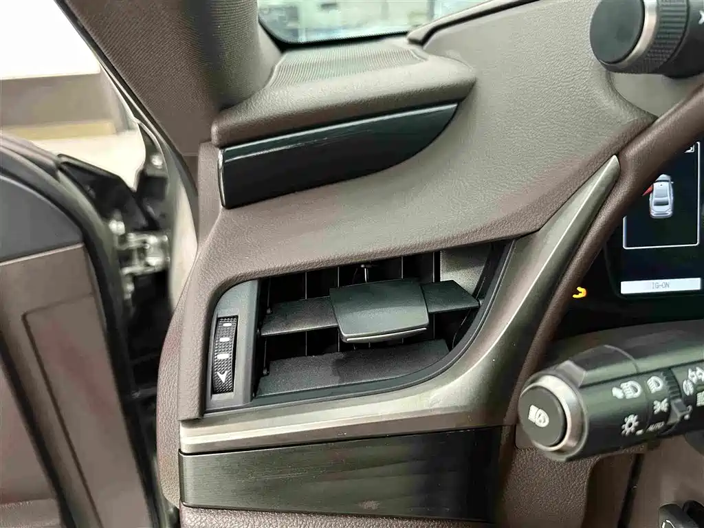 Lexus ES 2021