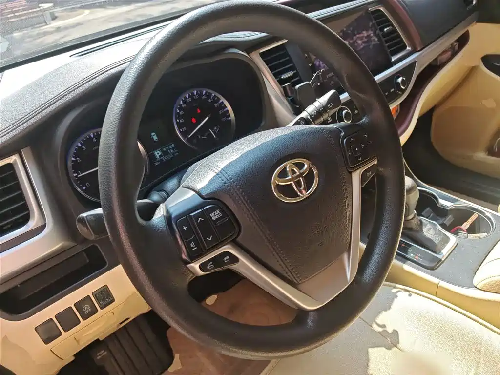 Toyota Highlander 2016 — фото 3