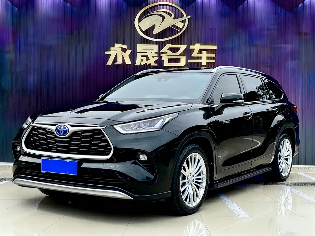 Toyota Highlander 2022 — фото 1