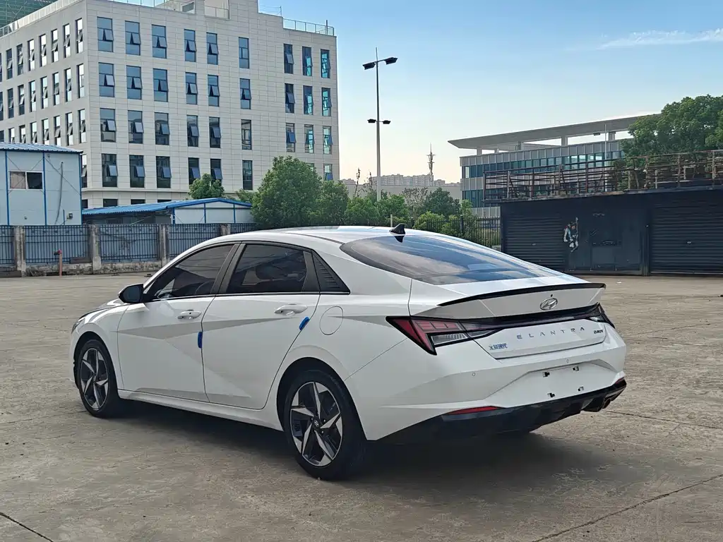 Hyundai Elantra 2023
