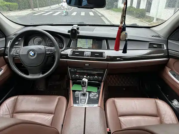 BMW 5 Series GT 2012