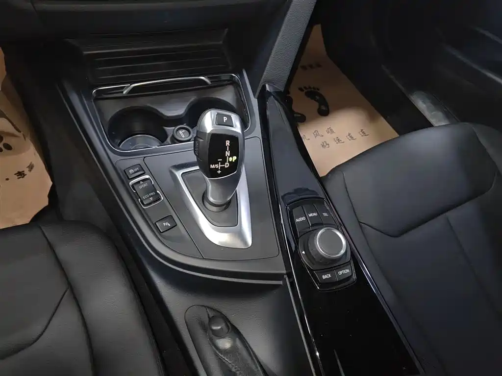 BMW 3 Series 2017 — фото 10