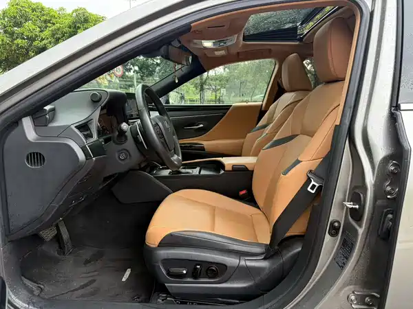 Lexus ES 2023