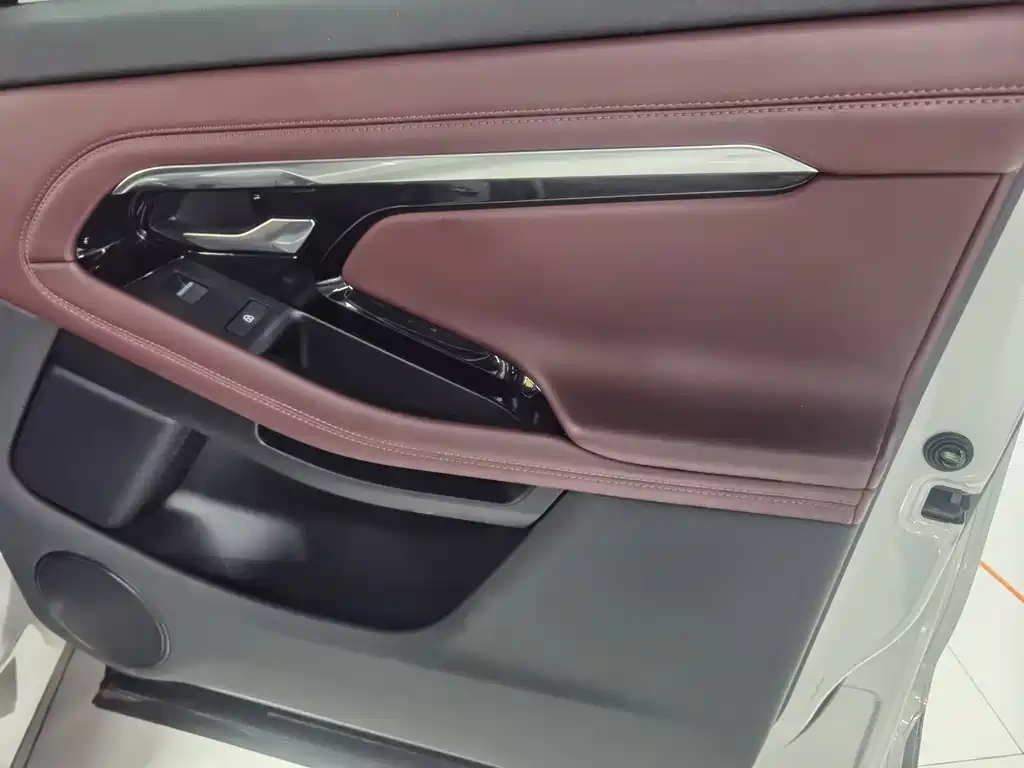 Land Rover Evoque 2022 — фото 17