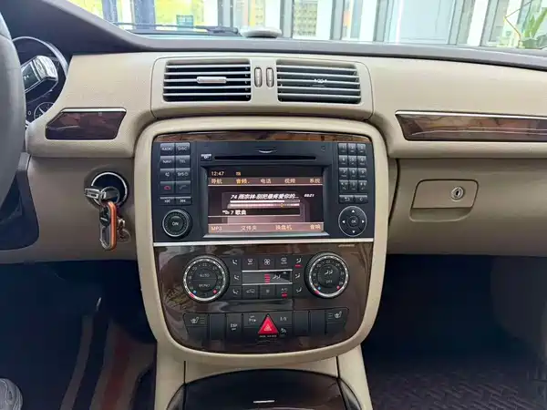 Mercedes-Benz R-Class 2010
