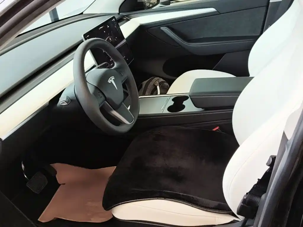 Tesla Model Y 2023 — фото 15