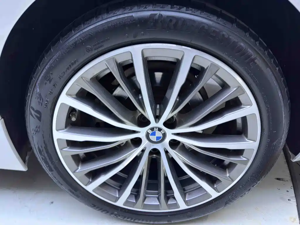 BMW 3 Series 2022 — фото 16