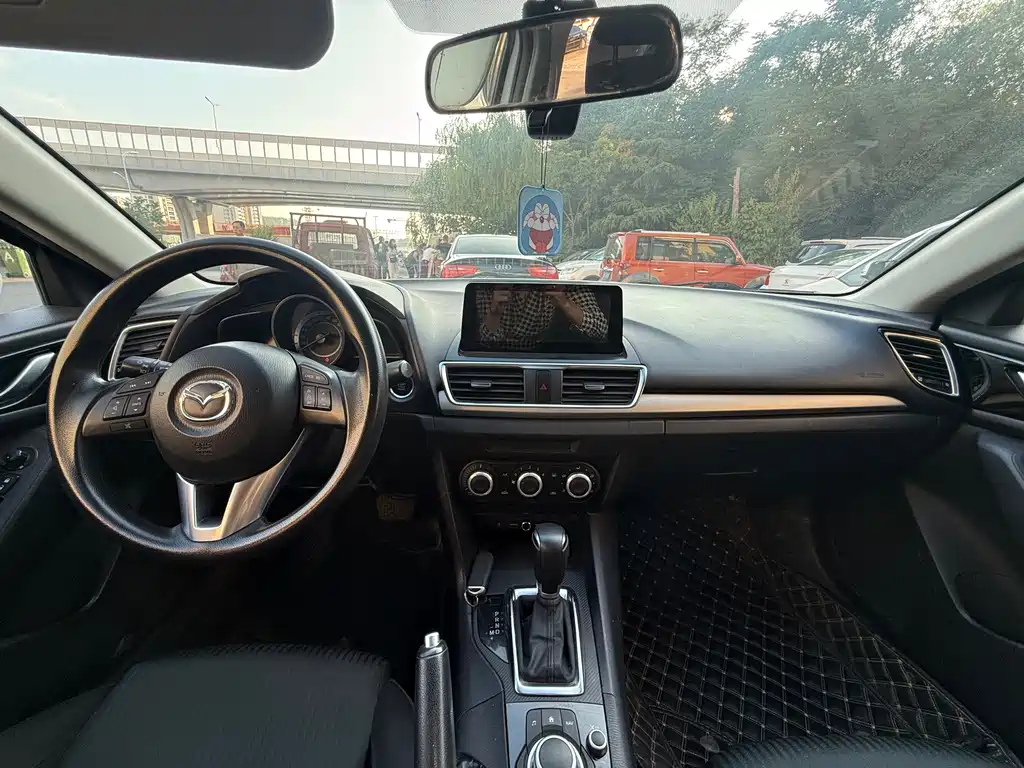 Mazda 3 Axela 2016