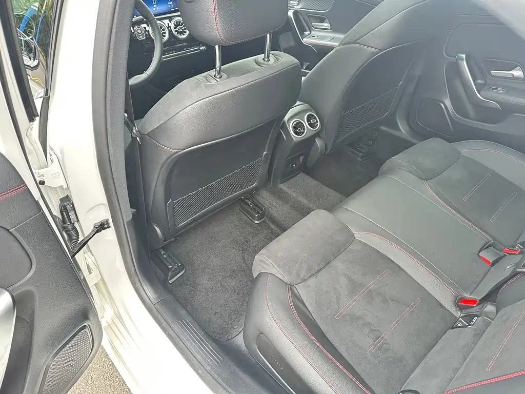 Mercedes-Benz A-Class 2025 — фото 13