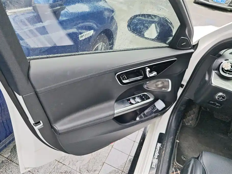 Mercedes-Benz C-Class 2024