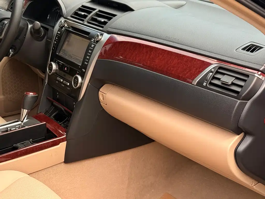 Toyota Camry 2012 — фото 18