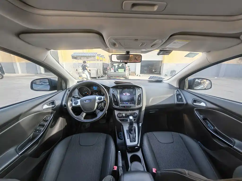 Ford Focus 2013 — фото 11