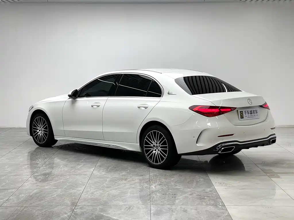 Mercedes-Benz C-Class 2024 — фото 4