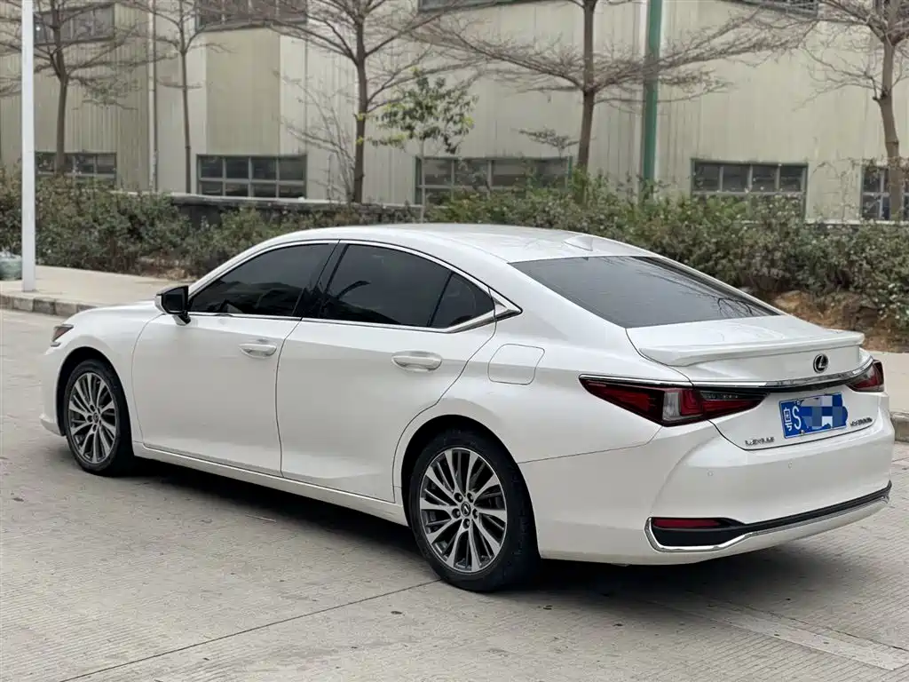 Lexus ES 2021 — фото 4
