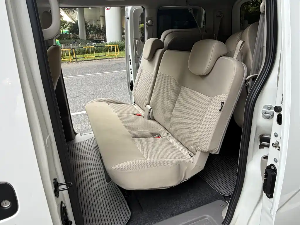 Nissan NV200 2017 — фото 10
