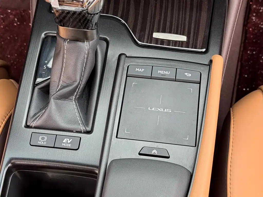 Lexus ES 2020 — фото 10