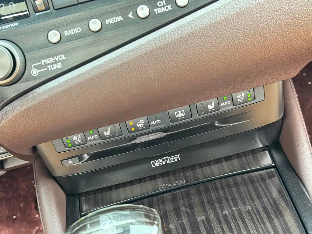 Lexus ES 2020 — фото 12
