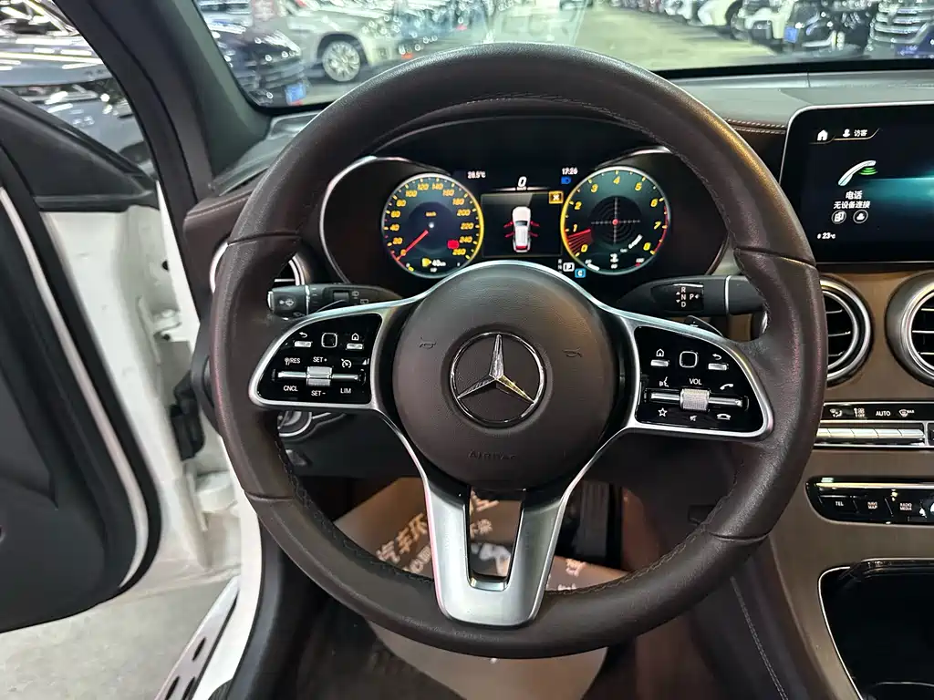 Mercedes-Benz GLC 2021 — фото 13