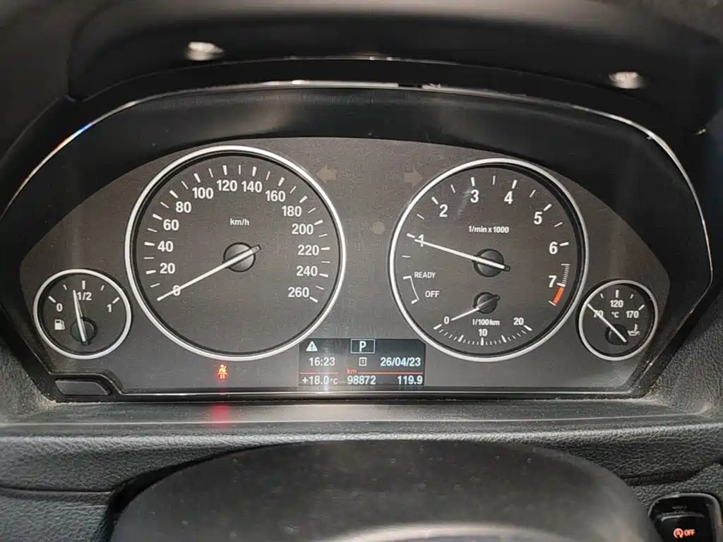 BMW 3 Series 2017 — фото 12