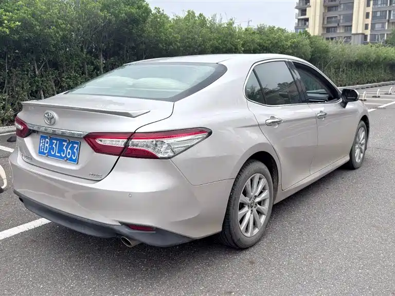 Toyota Camry 2019 — фото 5