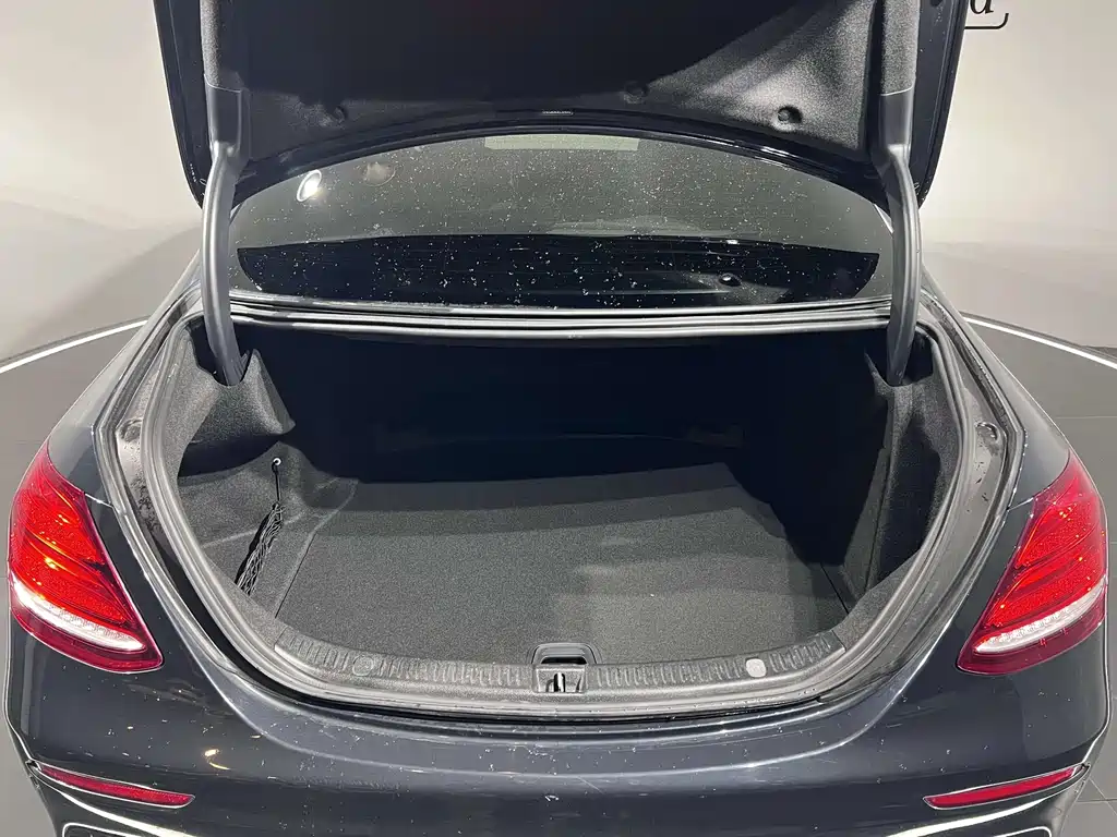 Mercedes-Benz E-Class 2019 — фото 15