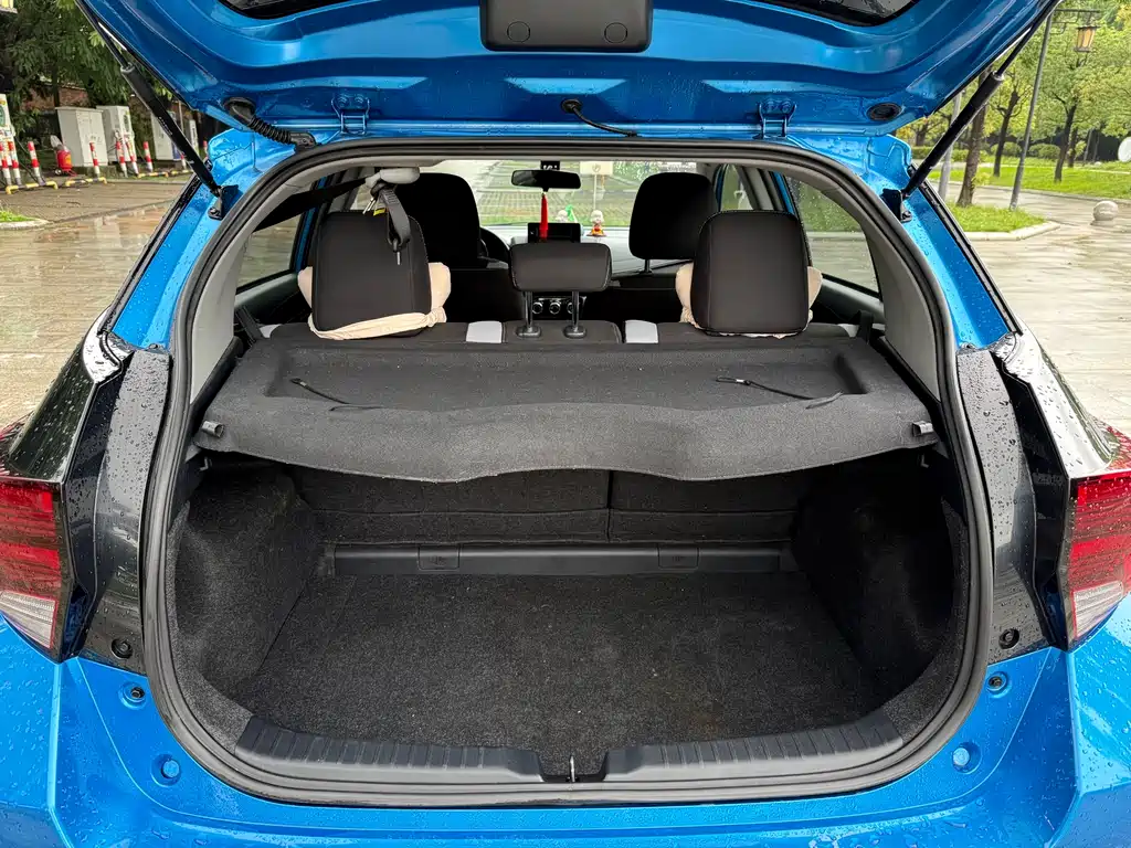 Toyota Yaris L 2020 — фото 15