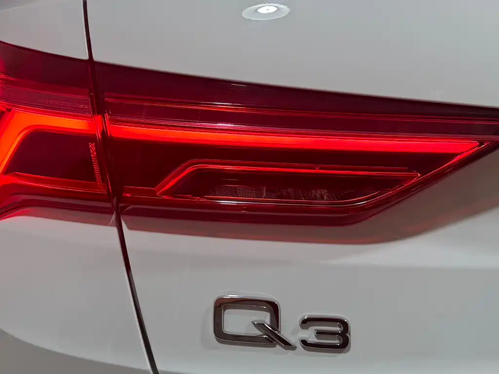 Audi Q3 2023 — фото 23
