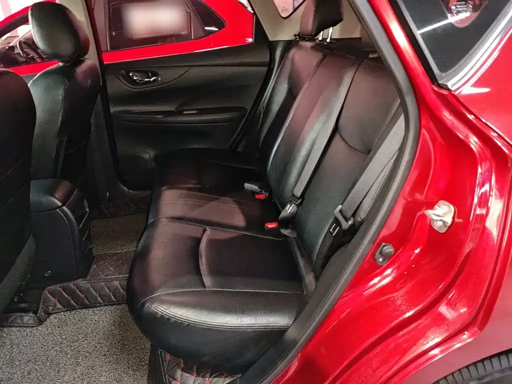 Nissan Tiida 2018 — фото 13