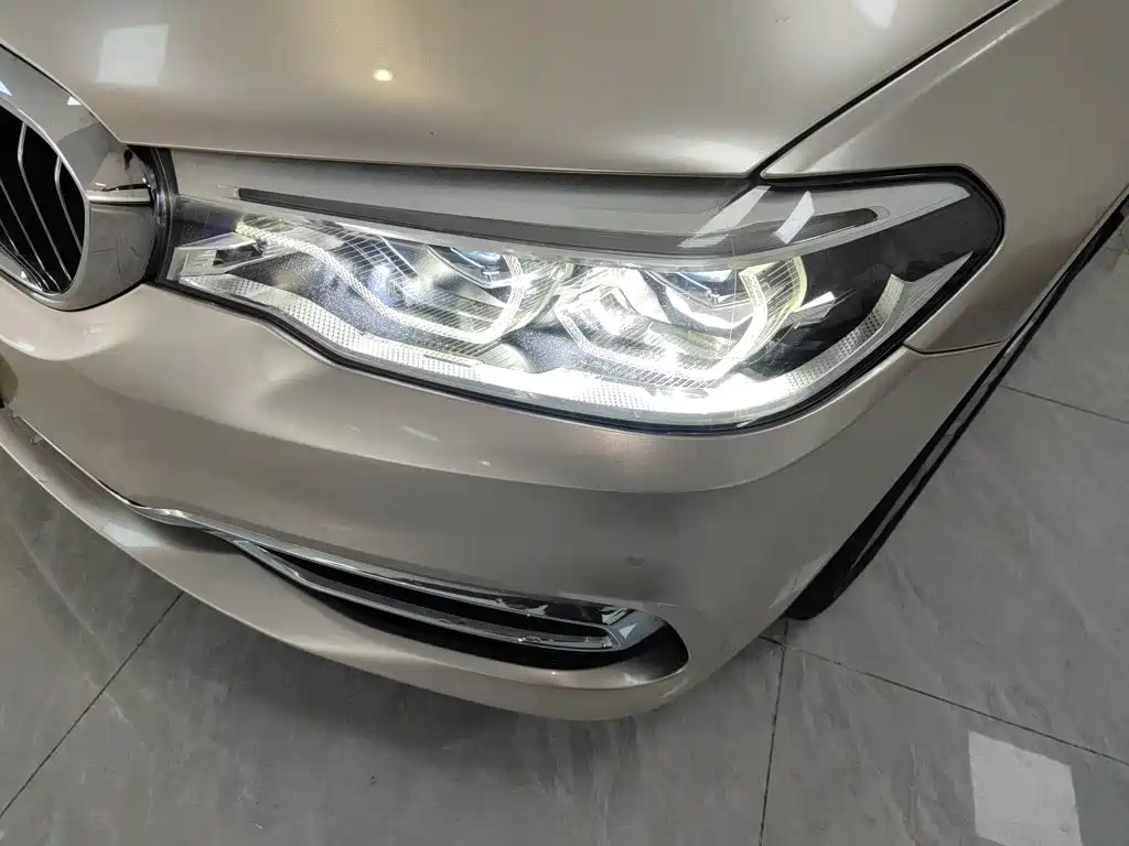 BMW 5 Series 2019 — фото 18