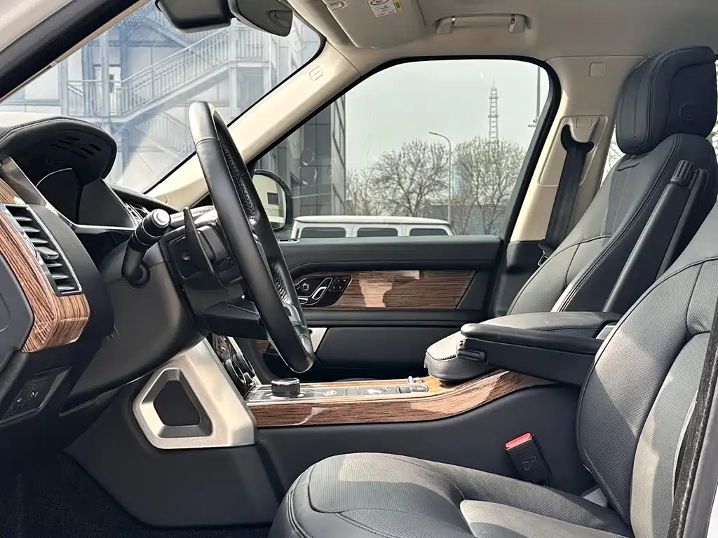 Land Rover Range Rover 2022 — фото 16