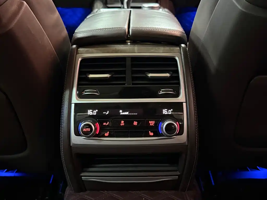 BMW 7 Series 2019 — фото 16