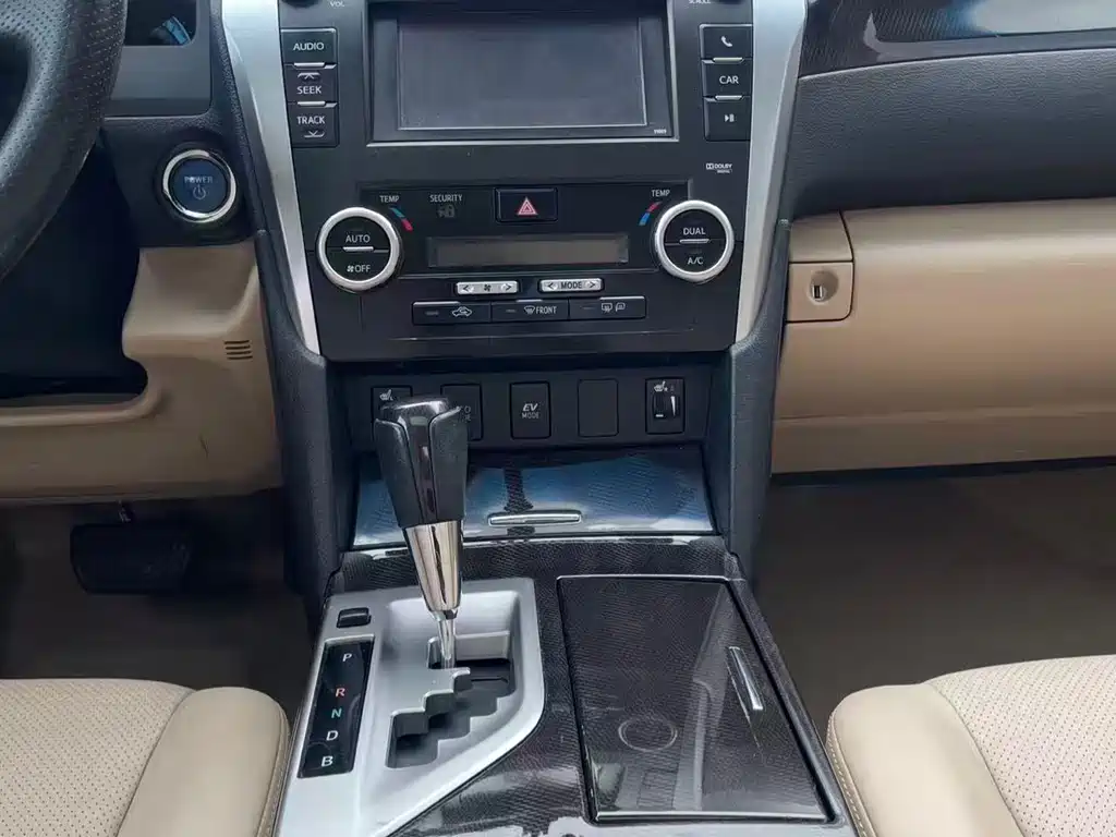 Toyota Camry 2015 — фото 14
