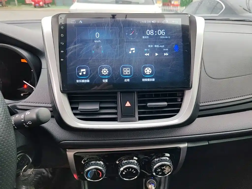 Toyota Yaris L 2022 — фото 13