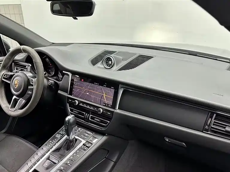 Porsche Macan 2020 — фото 16