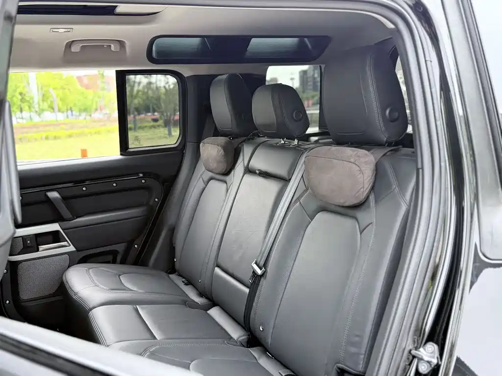 Land Rover Defender 2024 — фото 22