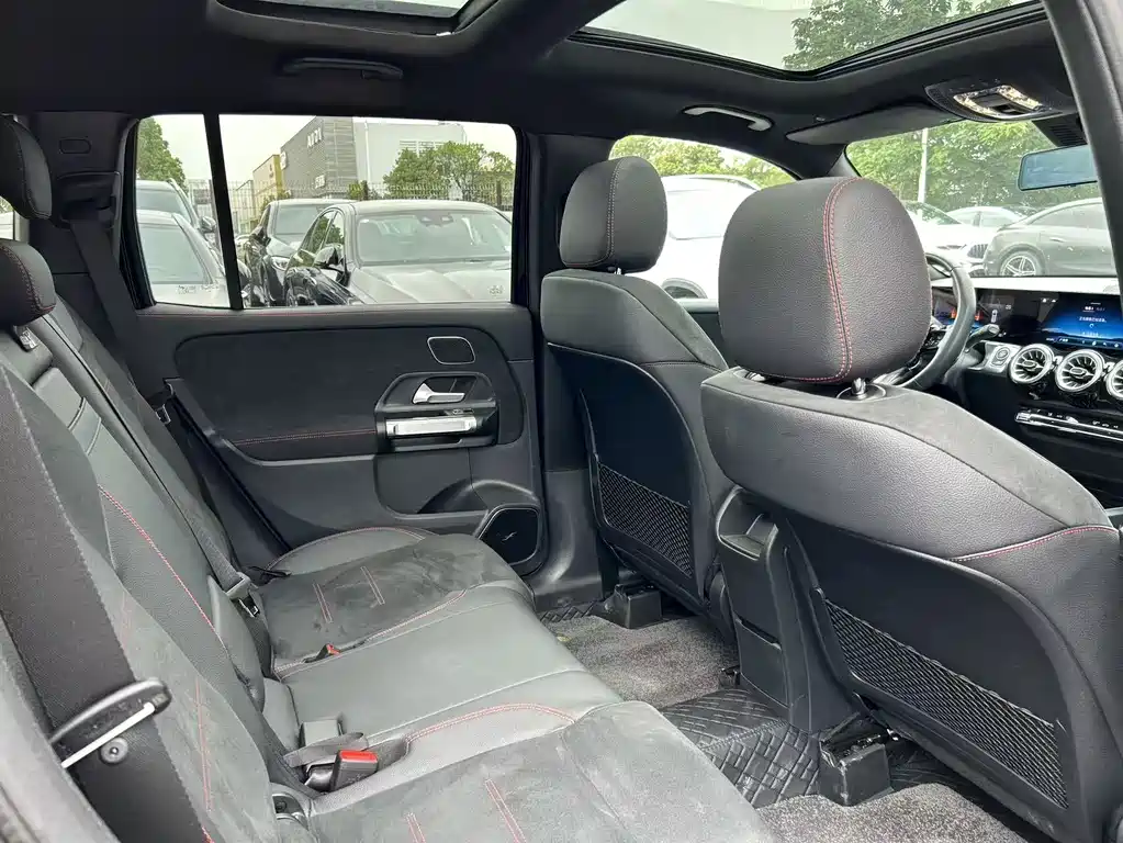 Mercedes-Benz GLB AMG 2025 — фото 13