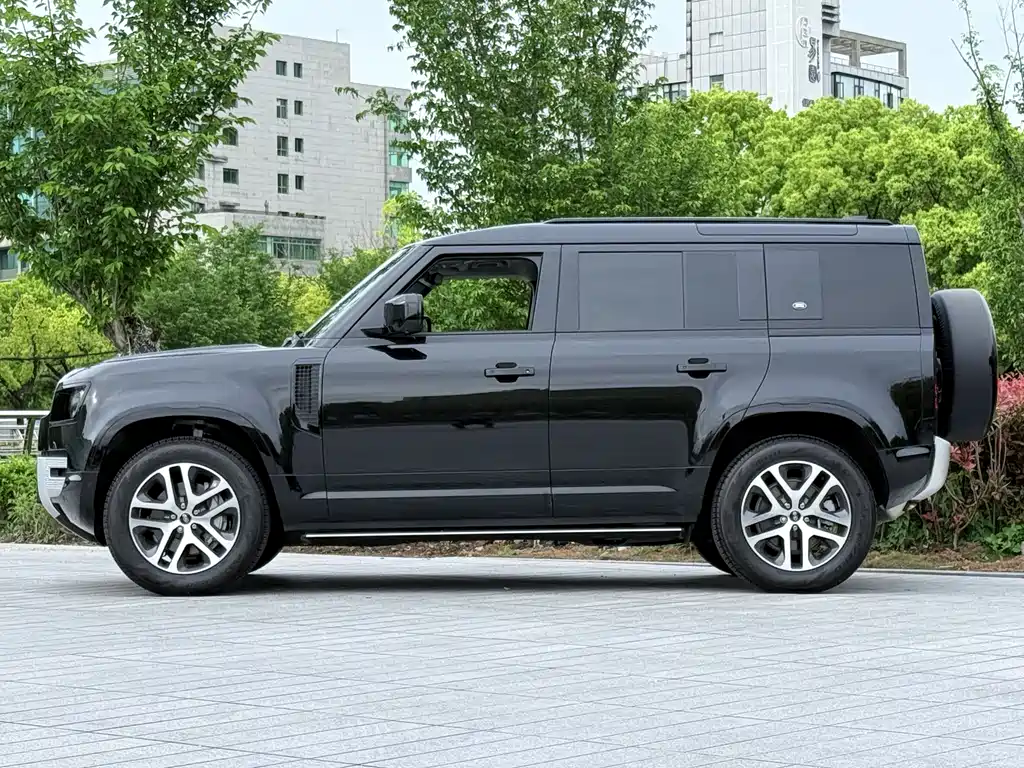 Land Rover Defender 2024 — фото 4