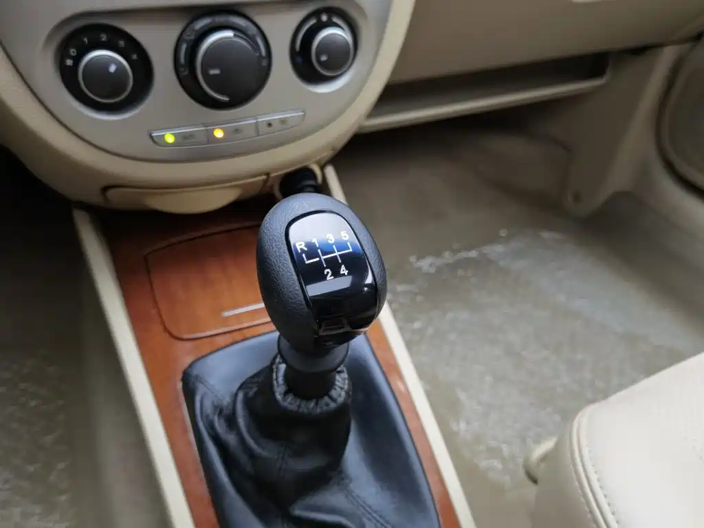 Buick Excelle 2013 — фото 13
