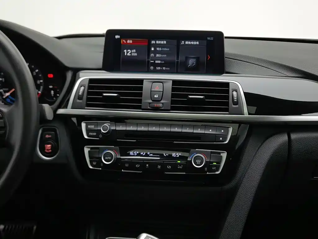 BMW 3 Series 2019 — фото 12