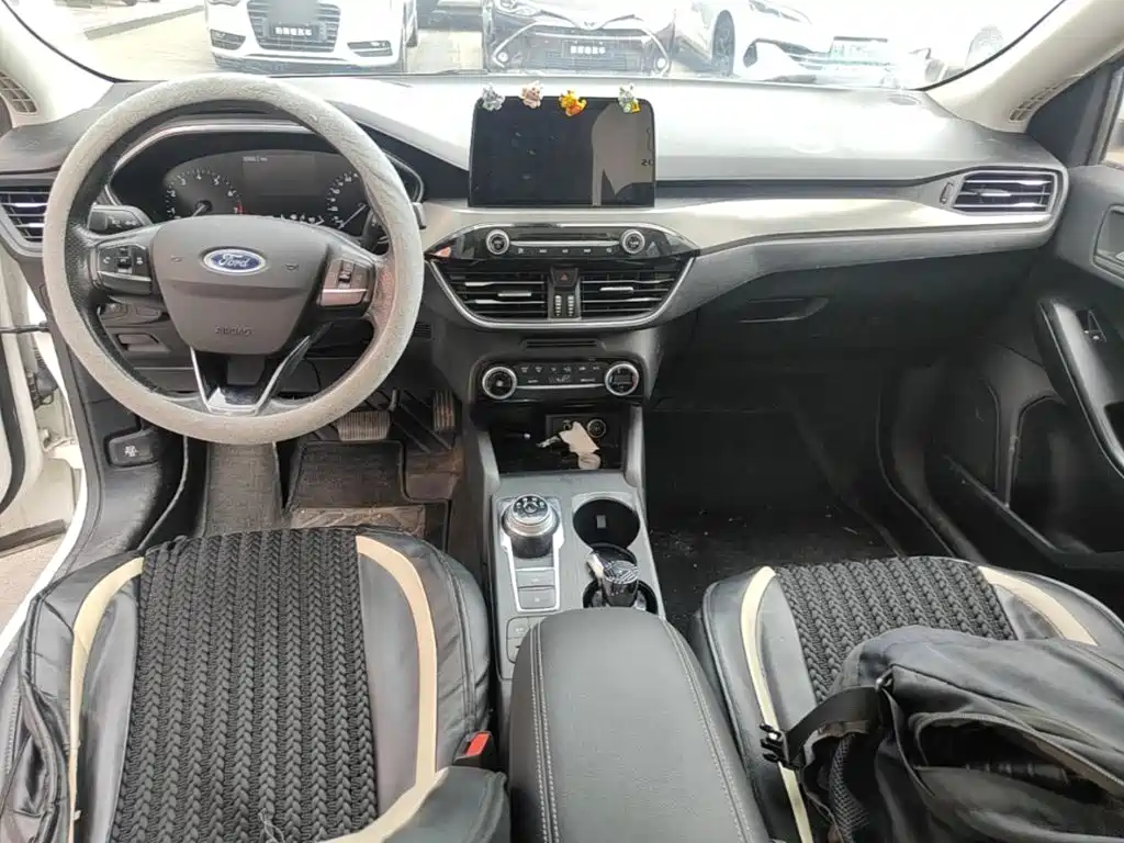 Ford Focus 2020 — фото 10